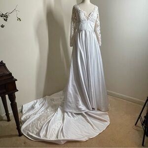 NWT Hebos White Satin w/Lace Overlay Satin Buttons Long Sleeve Wedding Dress